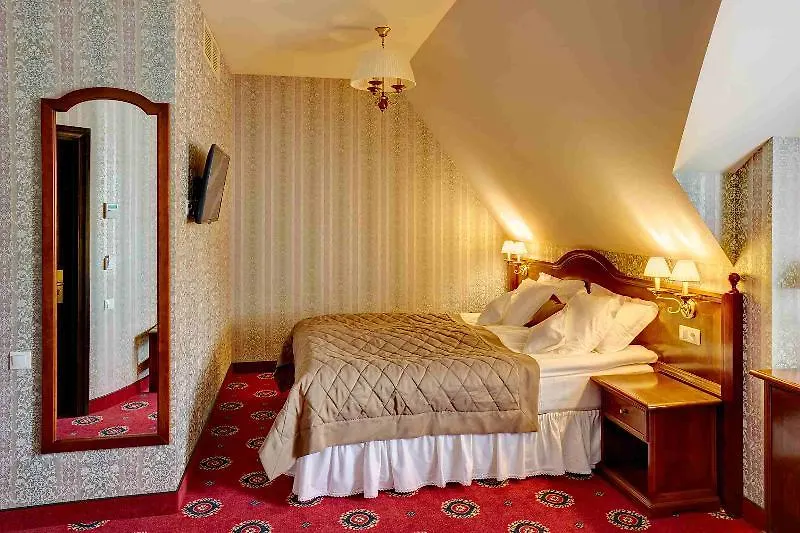 Hotel Atlas Deluxe Leópolis 4*,