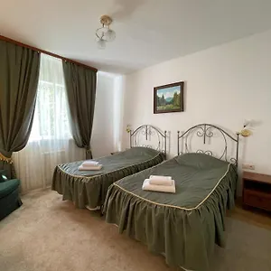 gusarskiy-hotel.hotels-of-kiev.com/